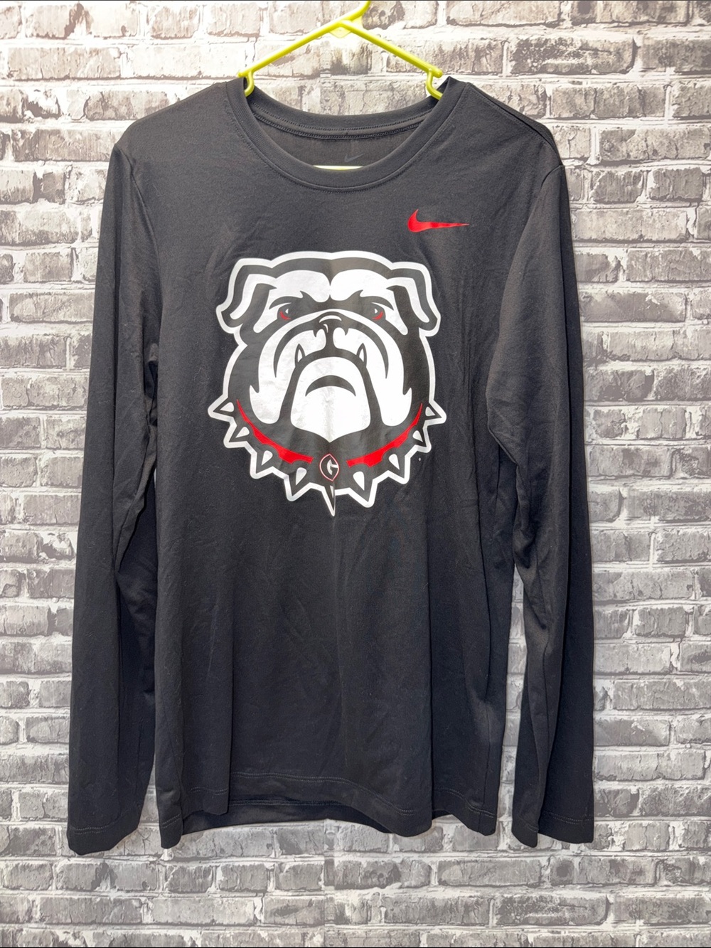 Nike Men’s Black Long-Sleeve Bulldog Graphic Tee with Red Accents